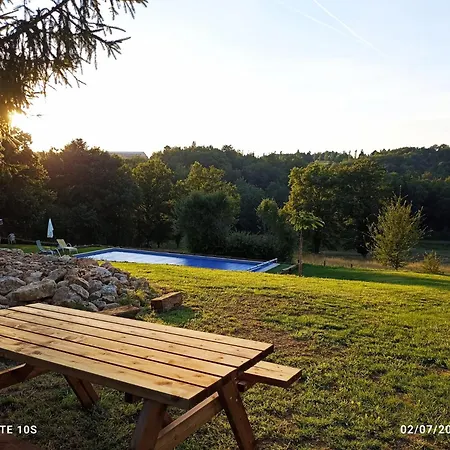 Сasa de vacaciones Cosy En Pleine Nature Dans Maison En Pierre Avec Piscine Et Wifi